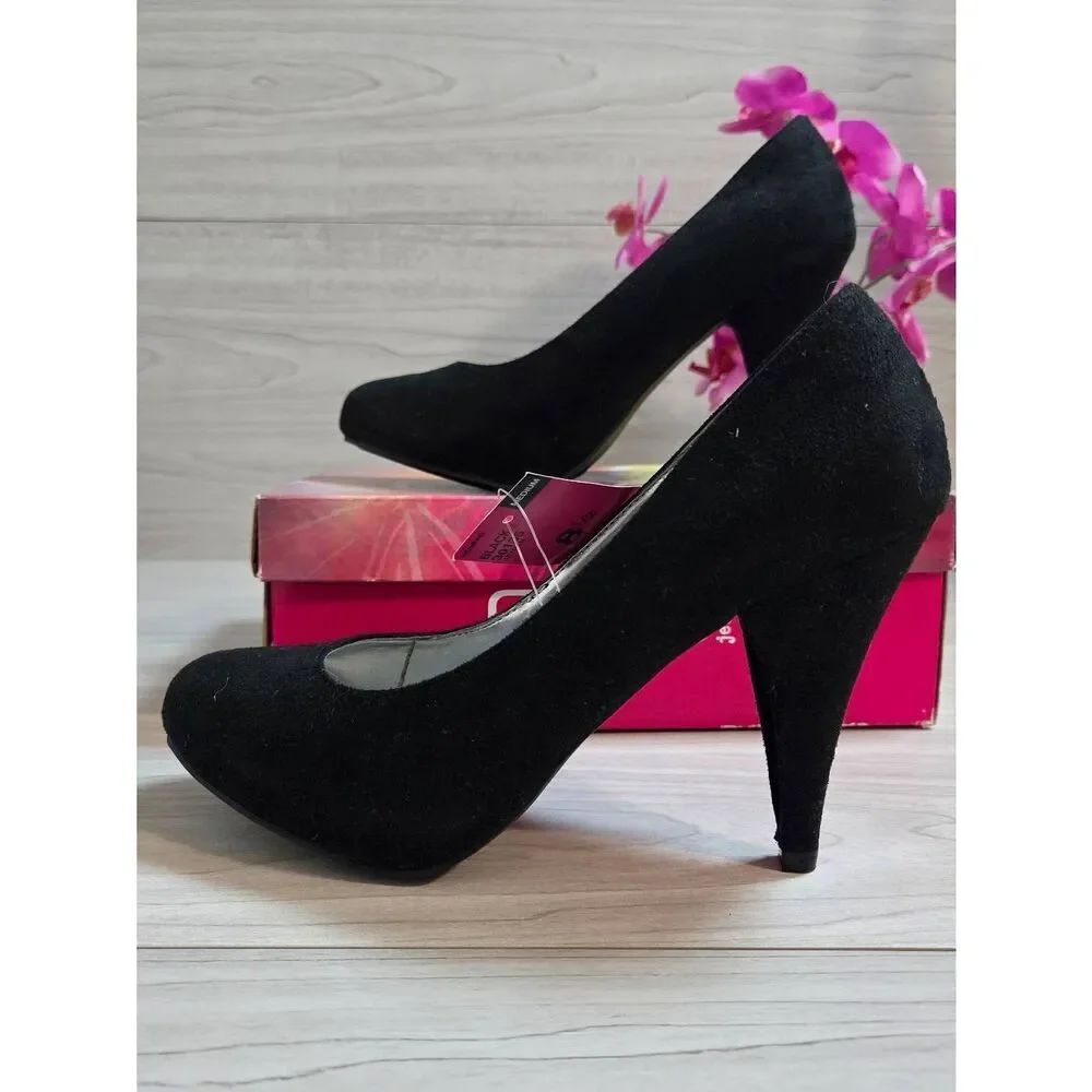 NWT GLO Jeans Jayden Black Suede Platform Pumps - Size 8.5